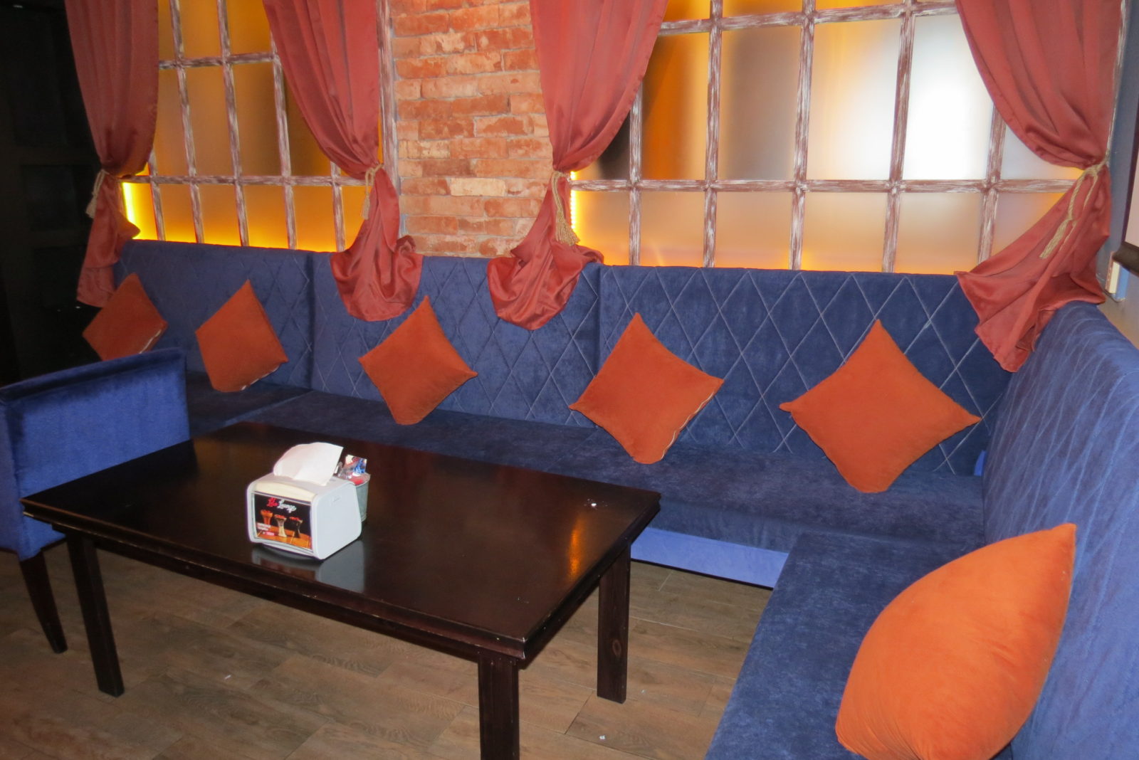 Наша мебель в кальяной "Лето Lounge"  г.Москва, ул. Петровка д.26 стр8