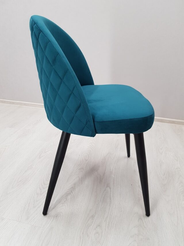 стул изумрудного цвета