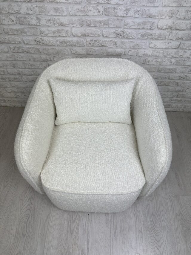 Мягкое кресло для дома