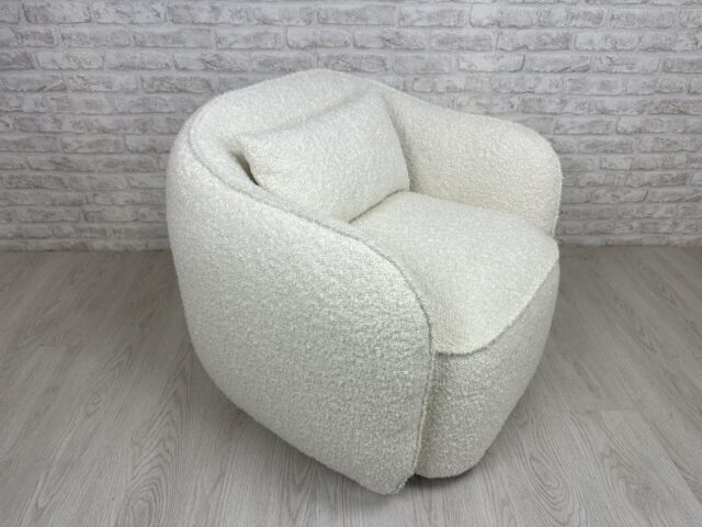 Дизайнерское кресло белое